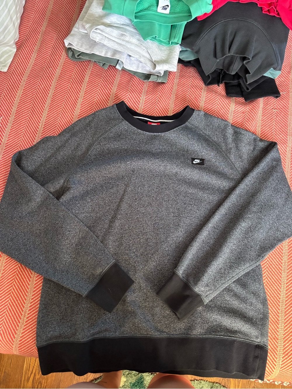 Nike Men’s Heather Dark Gray Crewneck Sweatshirt with Black Trim